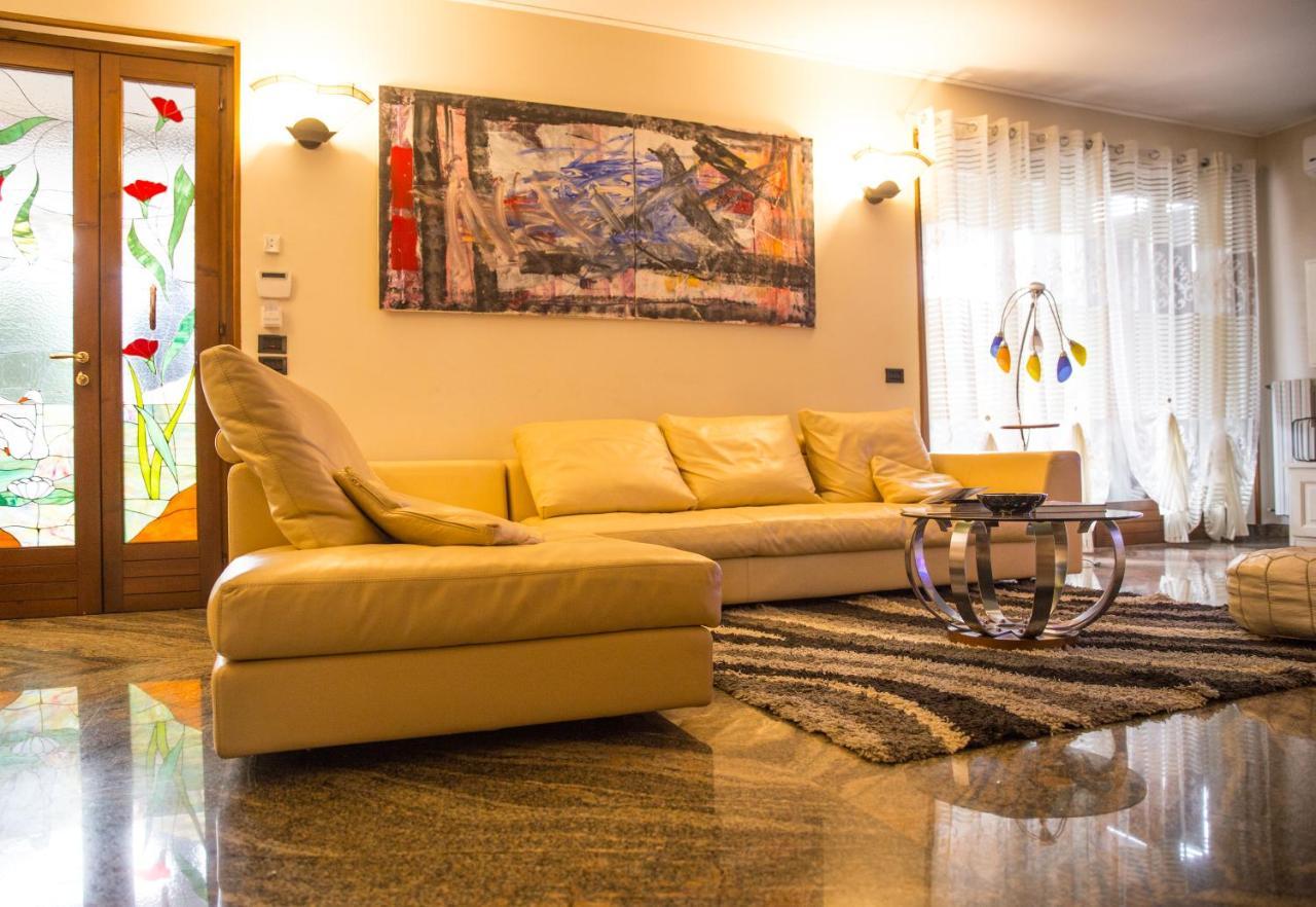 דסנזאנו דל גארדה Villa Ivana מראה חיצוני תמונה