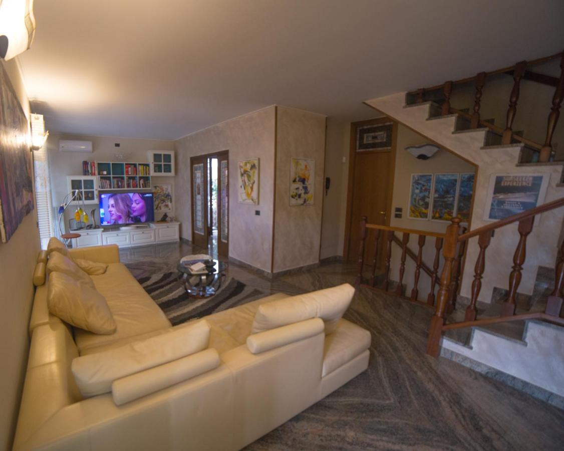 דסנזאנו דל גארדה Villa Ivana מראה חיצוני תמונה