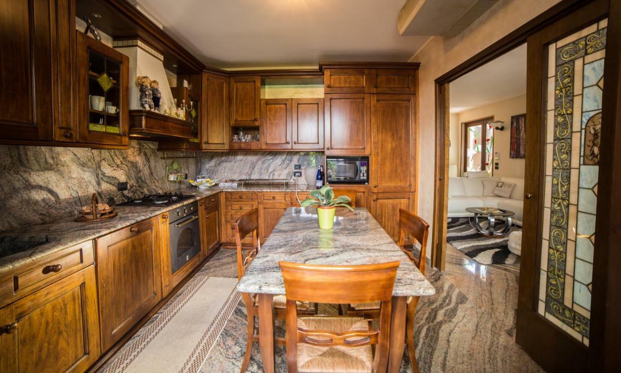 דסנזאנו דל גארדה Villa Ivana מראה חיצוני תמונה